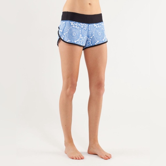 Lululemon Run: Speed Short Beachy Floral White Fossil Black Athletic Shorts - Picture 13 of 13